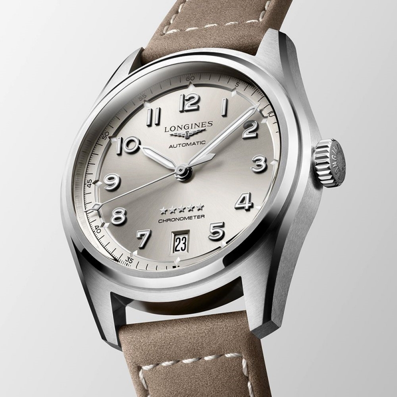 Mặt số màu champagne độc đáo trên Longines L3.410.4.63.2