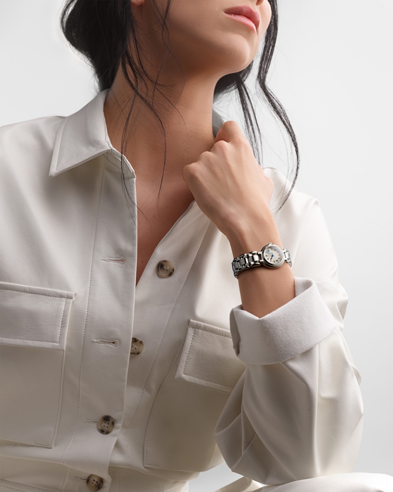 Longines PrimaLuna L8.110.4.71.6 phù hợp với chu vi cổ tay của phái nữ