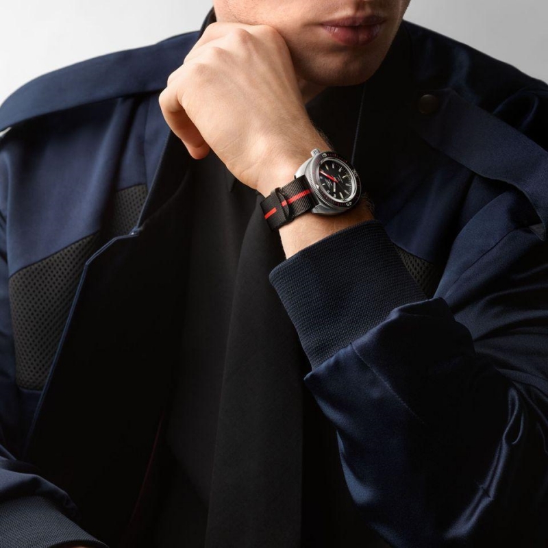 Phiên bản 'Box' bao gồm dây đeo Longines kiểu Nato