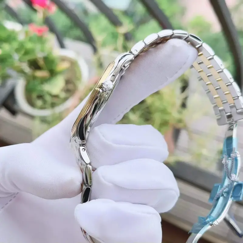 Bộ vỏ được chế tác mỏng nhẹ thanh lịch 